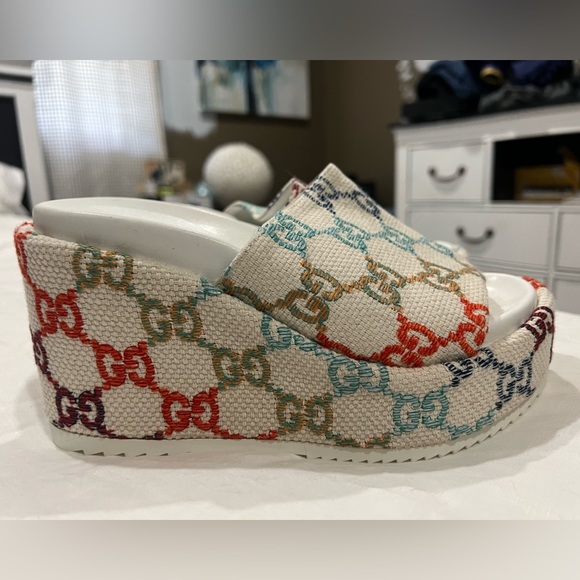 New never worn wedge! - Picture 1 of 7